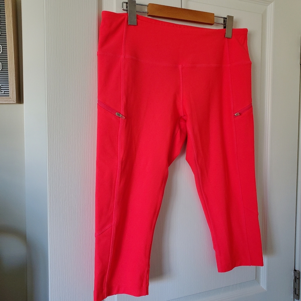 🌵MPG Hot Coral/Pink Atheletic Capris Size Large